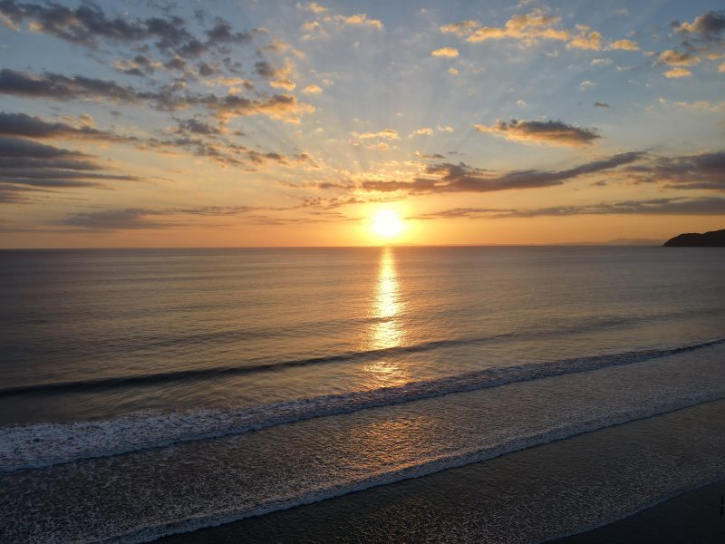 Amanecer en el mar